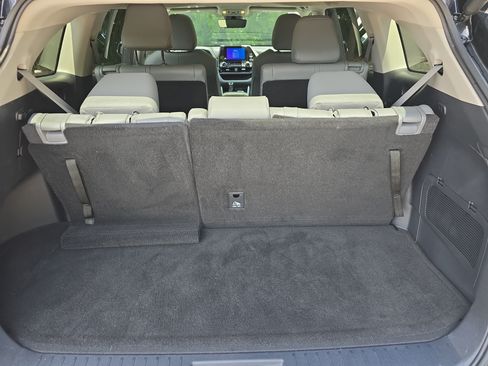 Used 2024 Toyota Highlander XLE FWD image 13