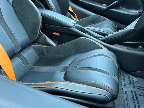 Used 2025 McLaren 750S Spider RWD image 44