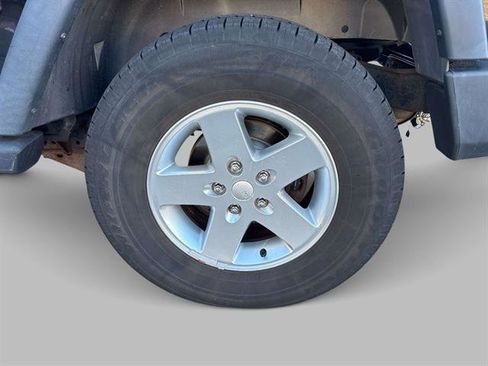 Used 2013 Jeep Wrangler Freedom Edition image 27