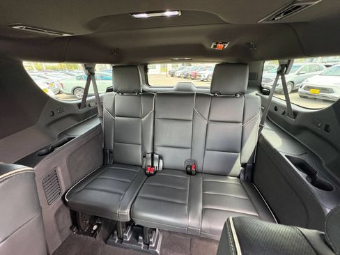 Used 2023 Cadillac Escalade ESV Sport AWD/4WD image 33