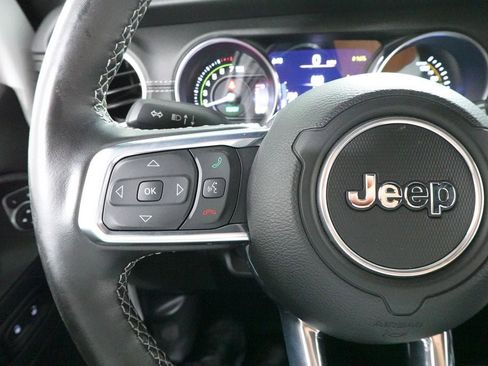 Used 2022 Jeep Wrangler Unlimited Sahara w/ Cold Weather Group AWD/4WD image 13