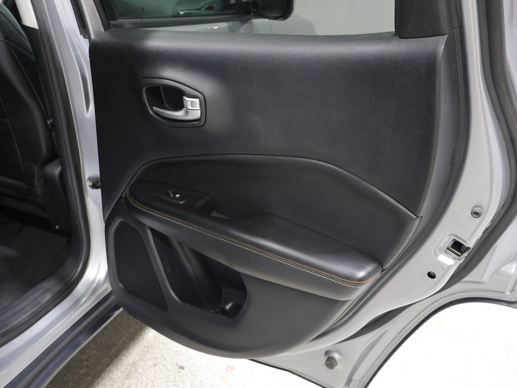 Used 2018 Jeep Compass Latitude AWD/4WD image 22