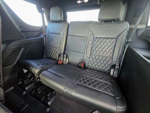 Used 2022 Chevrolet Tahoe LS RWD image 16