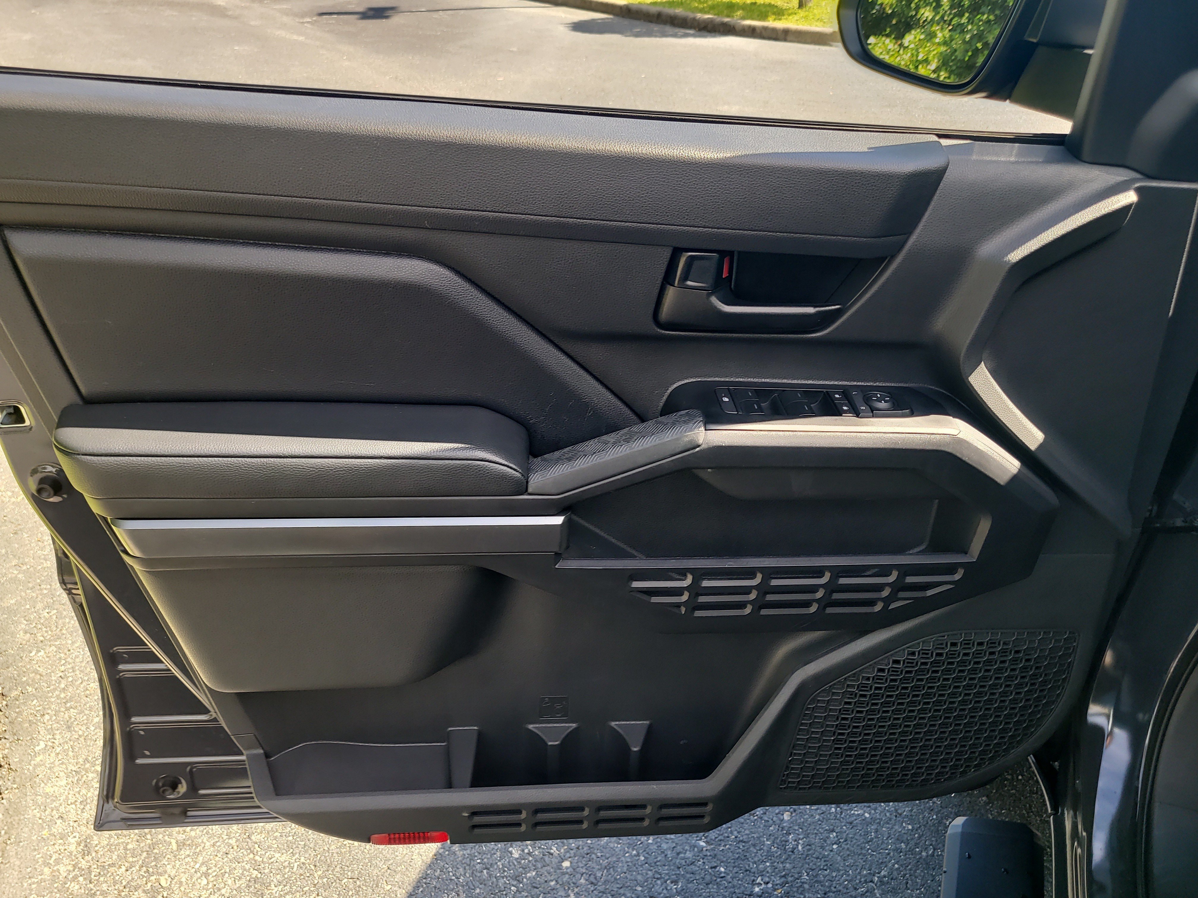 Used 2025 Toyota Tacoma SR5 RWD image 17
