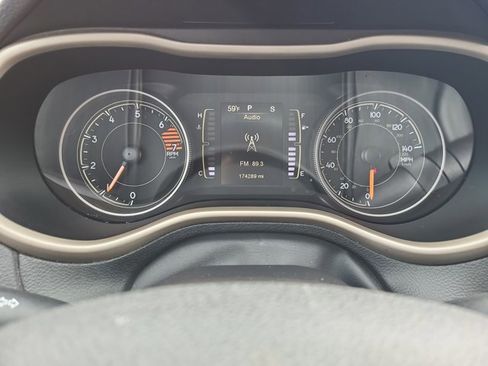 Used 2017 Jeep Cherokee Sport image 27