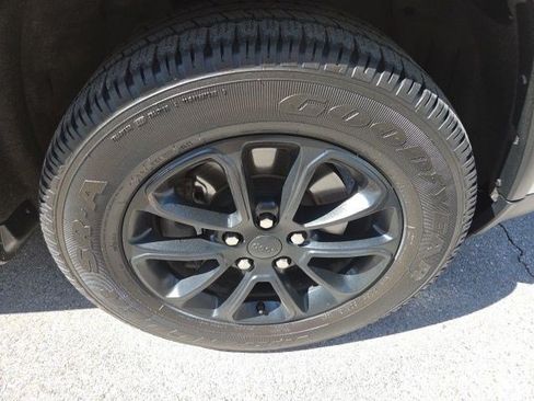 Used 2015 Jeep Grand Cherokee Limited w/ Trailer Tow Group IV AWD/4WD image 23