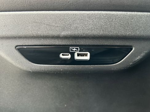 Used 2023 Chrysler Pacifica Touring-L image 18