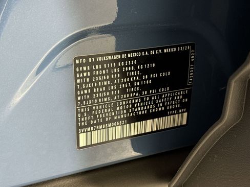 Used 2025 Volkswagen Tiguan SE image 38