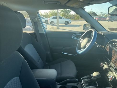 Used 2024 Kia Soul S image 12