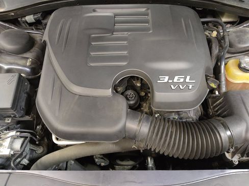 Used 2016 Chrysler 300 Limited RWD image 30