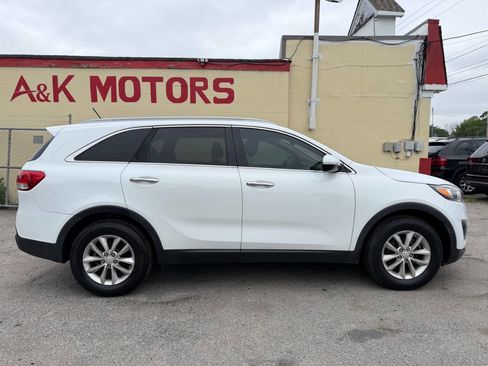 Used 2016 Kia Sorento FWD image 9