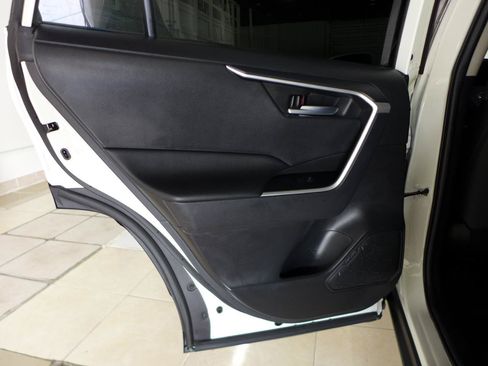 Used 2021 Toyota RAV4 XLE w/ Convenience Package FWD image 65