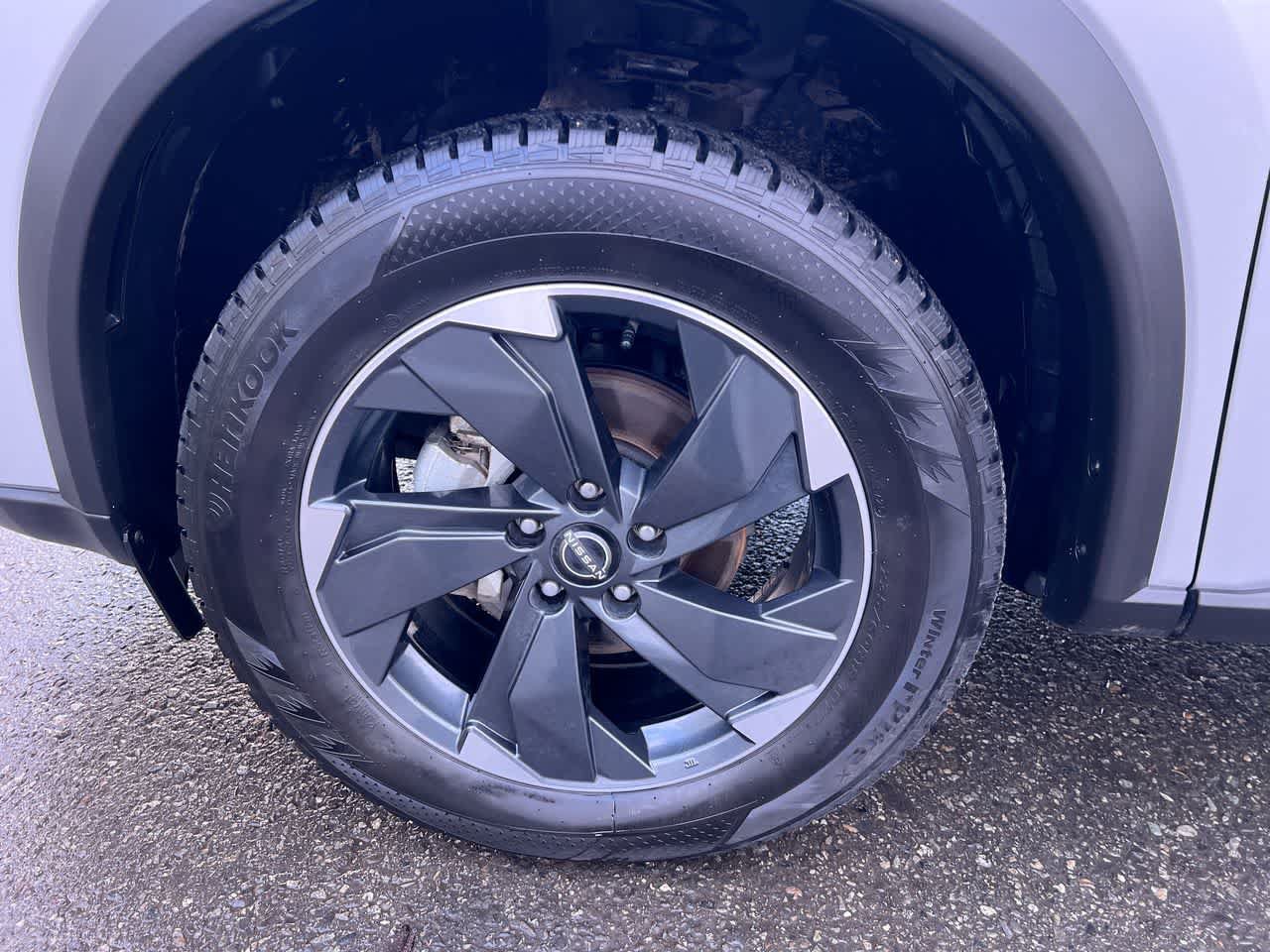 Used 2025 Nissan Rogue SV AWD/4WD image 10