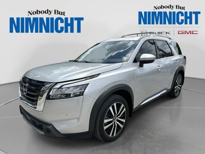 Used 2024 Nissan Pathfinder Platinum w/ Cargo Package