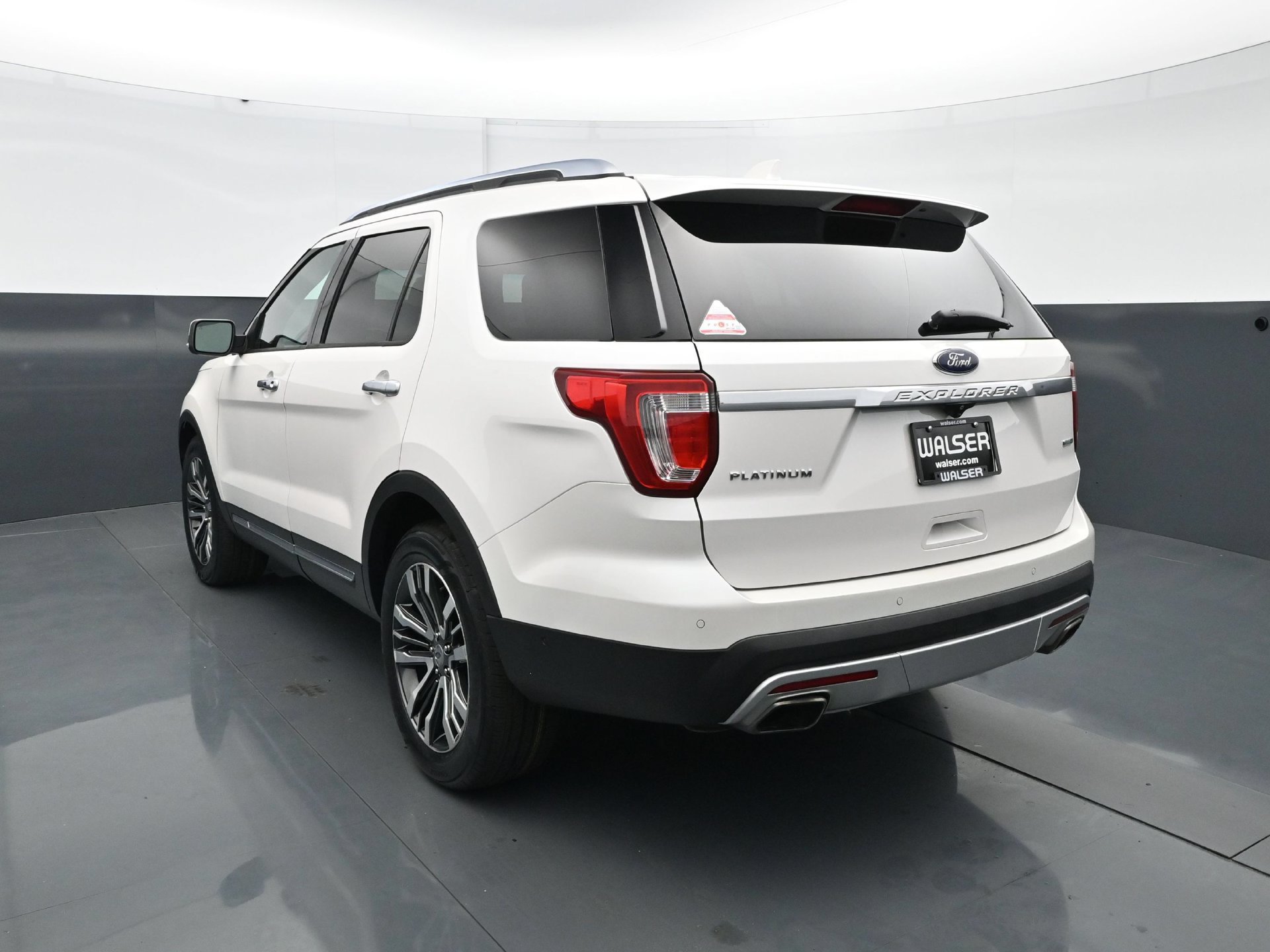 Used 2017 Ford Explorer Platinum AWD/4WD image 5