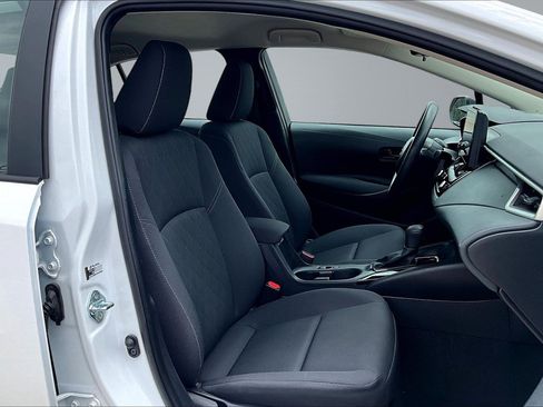 Used 2025 Toyota Corolla LE FWD image 29