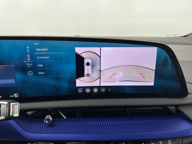 Used 2027 Cadillac Optiq Luxury RWD image 15