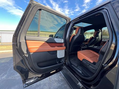 Used 2020 Lincoln Navigator L Reserve w/ Equipment Group 208A Reserve image 32