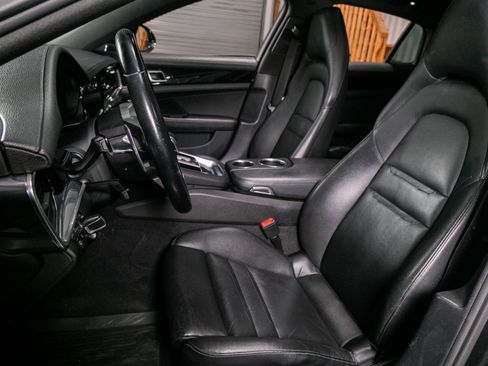 Used 2018 Porsche Panamera 4 image 4