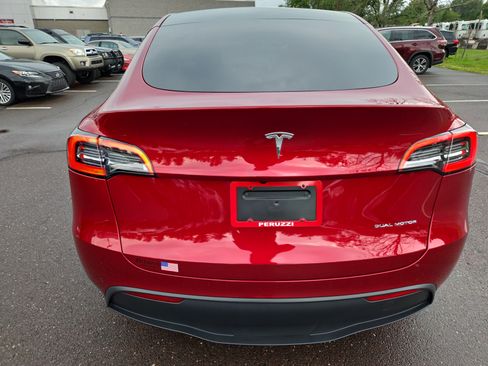 Used 2024 Tesla Model Y Long Range AWD/4WD image 4