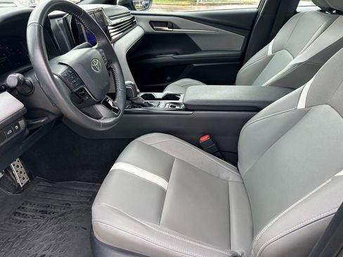 Used 2025 Toyota Camry SE FWD image 11