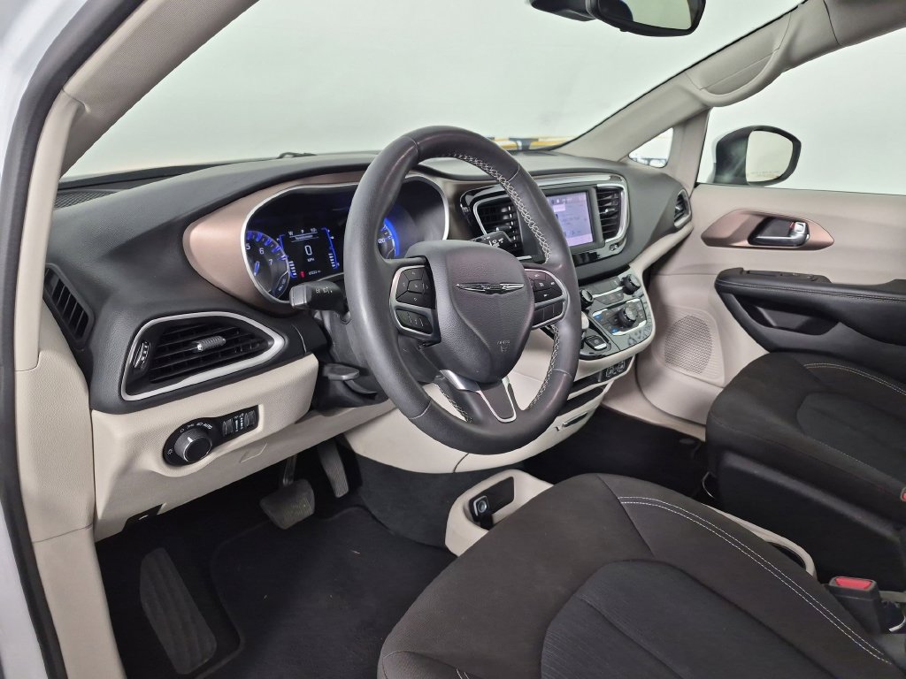 Used 2023 Chrysler Voyager LX FWD image 18