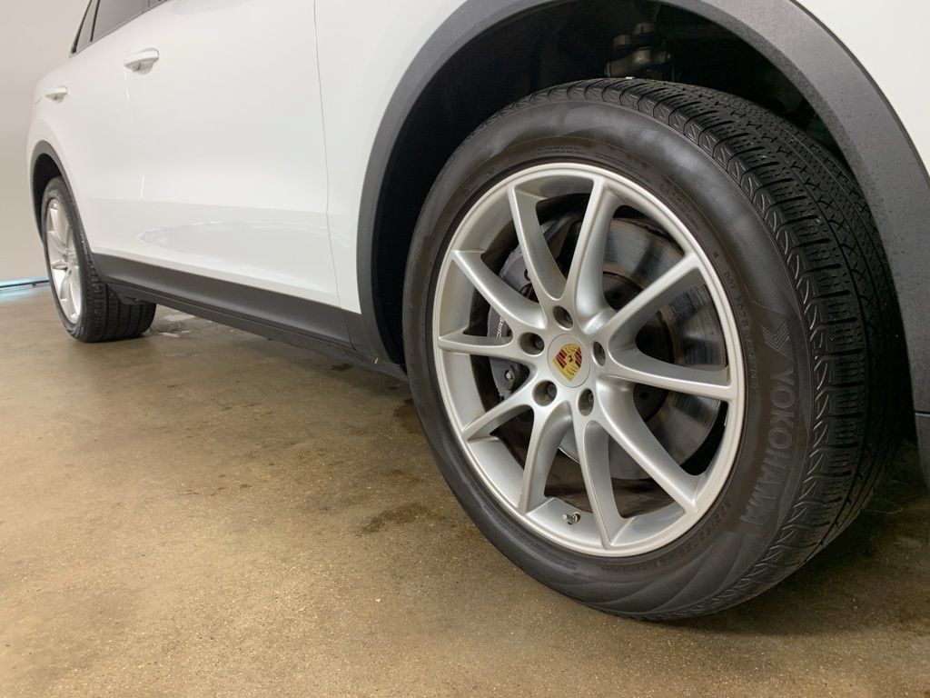 Used 2022 Porsche Cayenne AWD/4WD image 6