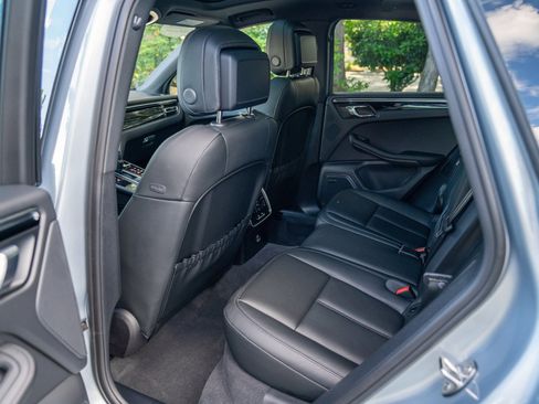 Certified 2026 Porsche Macan AWD/4WD image 22