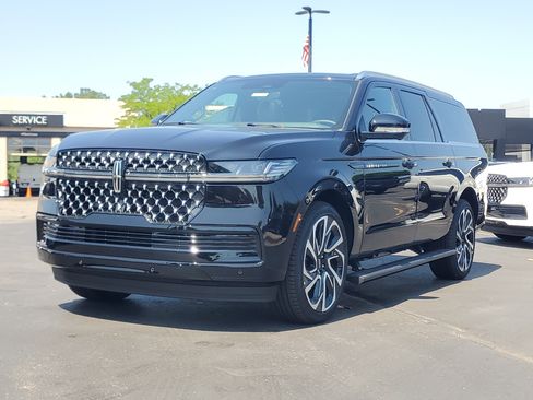 New 2027 Lincoln Navigator L Black Label AWD/4WD image 2