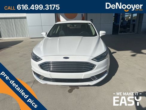 Used 2018 Ford Fusion SE w/ Fusion SE Technology Package image 8