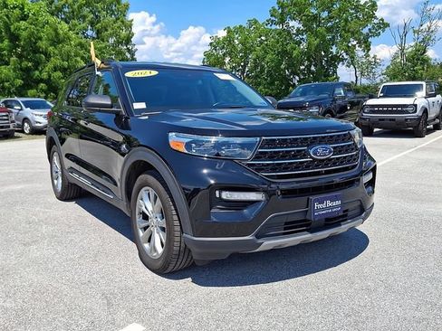 Used 2021 Ford Explorer XLT w/ Equipment Group 202A AWD/4WD image 2