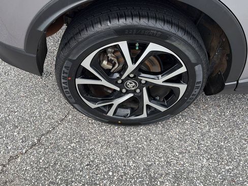 Used 2018 Toyota C-HR XLE FWD image 37