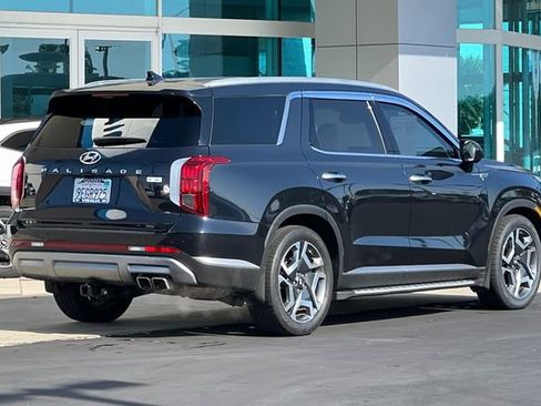 Used 2023 Hyundai Palisade SEL w/ Premium Package FWD image 4