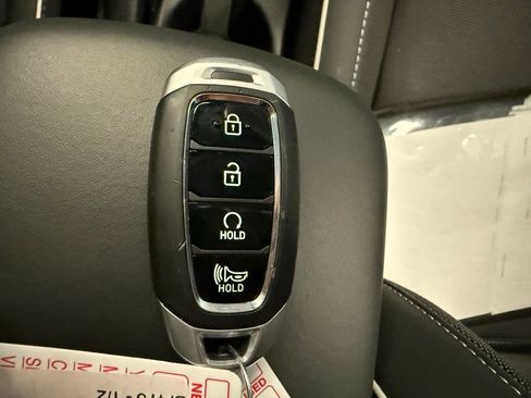 Used 2025 Hyundai Venue Limited image 16