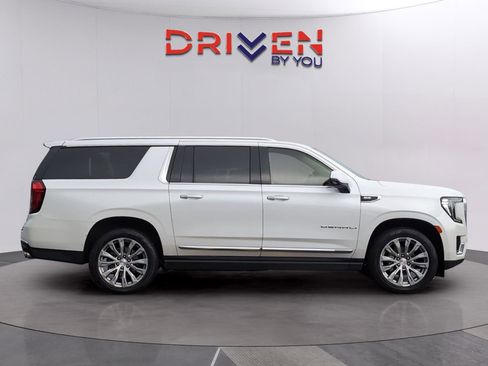 Used 2022 GMC Yukon XL Denali AWD/4WD image 6