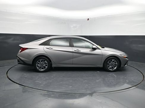 Used 2024 Hyundai Elantra SEL FWD image 10