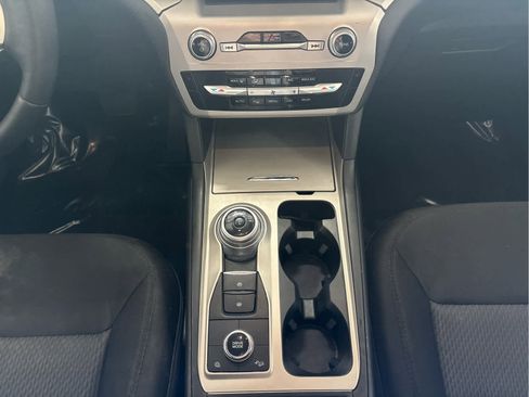 Used 2022 Ford Explorer XLT AWD/4WD image 13