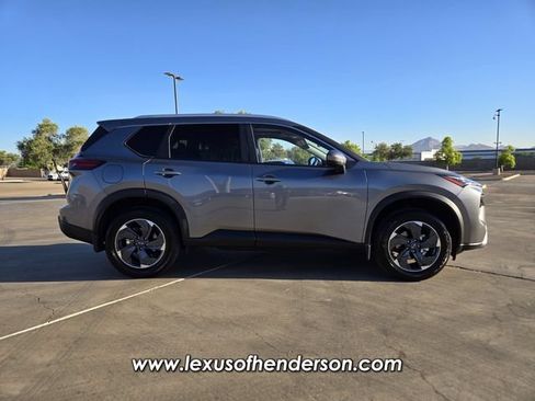 Used 2025 Nissan Rogue SV w/ SV Premium Package FWD image 7