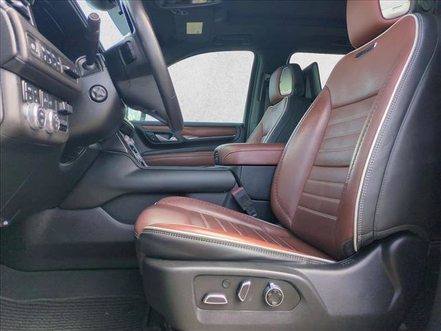 Used 2023 GMC Yukon XL Denali Ultimate AWD/4WD image 16