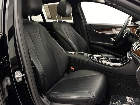Used 2018 Mercedes-Benz E 400 4MATIC Sedan w/ Premium 1 Package image 38