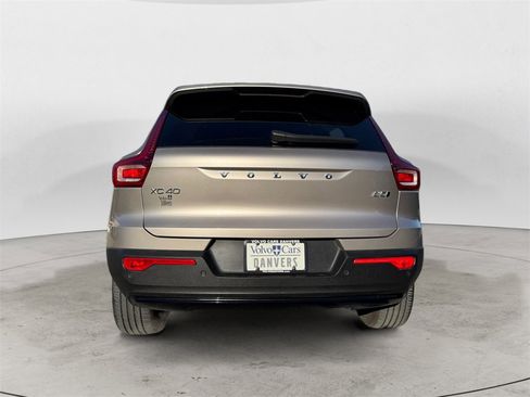 Certified 2023 Volvo XC40 B5 Plus w/ Climate Package image 4