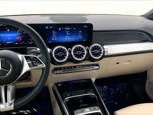 Used 2025 Mercedes-Benz GLB 250 image 25