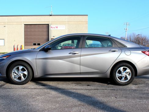 Used 2021 Hyundai Elantra SE image 4