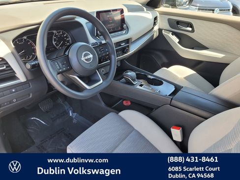 Used 2023 Nissan Rogue SV image 9