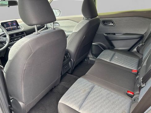 Used 2023 Nissan Rogue SV image 10