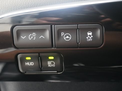 Used 2022 Toyota Prius Prime Limited FWD image 29