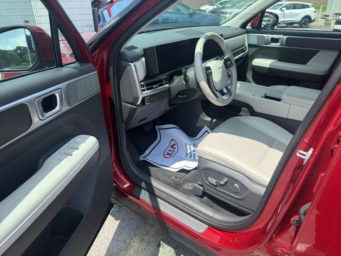 Used 2025 Hyundai Santa Fe SEL AWD/4WD image 11