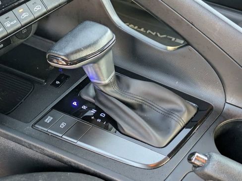 Used 2025 Hyundai Elantra Sport image 23