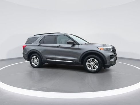 Used 2022 Ford Explorer XLT image 9