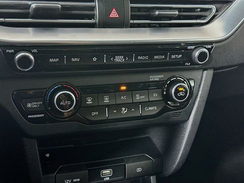 Used 2022 Kia Niro EX image 23